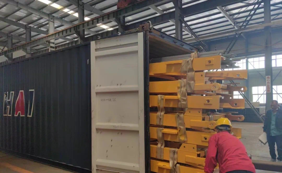 鴻達(dá)重工鴻達(dá)塔吊HT100塔機(jī)和SC200/200MP施工升降機(jī)出口墨西哥